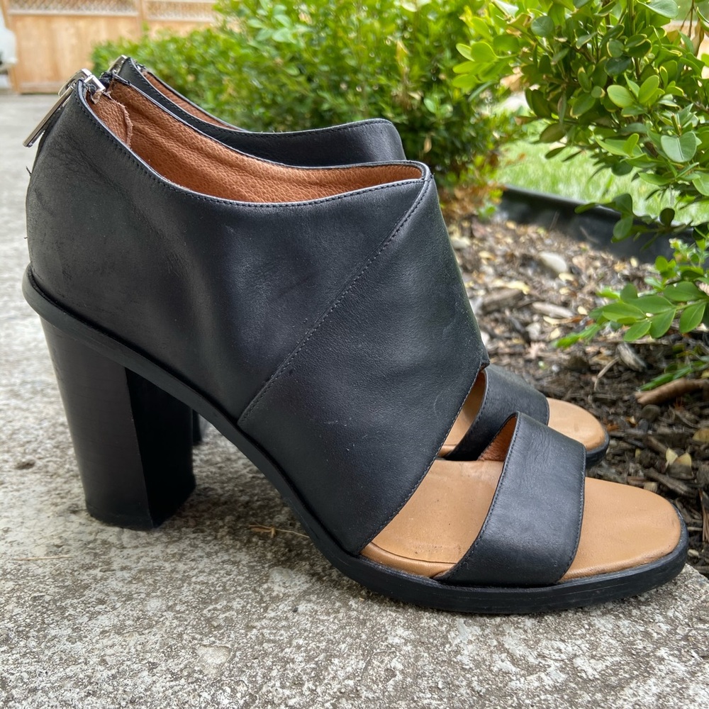 MODERN VINTAGE || Open Toe Booties